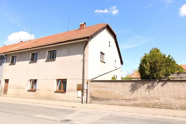 Velký dům k bydlení i podnikání - Byškovice u Neratovic, s pozemkem 856 m2, obrázek č. 1