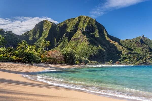 Tunnels Beach on Kauai with the Na Pali Cliffs in the background