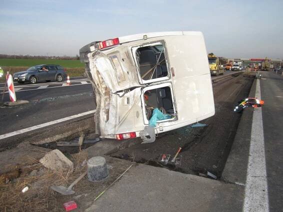 Tři profesionální jednotky zasahovaly u dopravní nehody dvou automobilů na dálnici D1 u Vyškova | POŽÁRY.cz - ohnisko žhavých