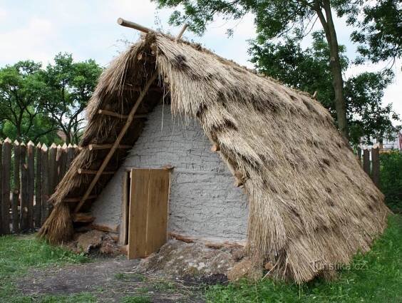 Dobšice - Venkovní skanzen Keltské oppidum - keltská podzemnice