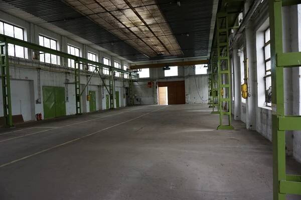 Pronájem výrobní haly s jeřábem o velikosti 1.079,9 m2, Slavkov u Brna | Reality.iDNES.cz 