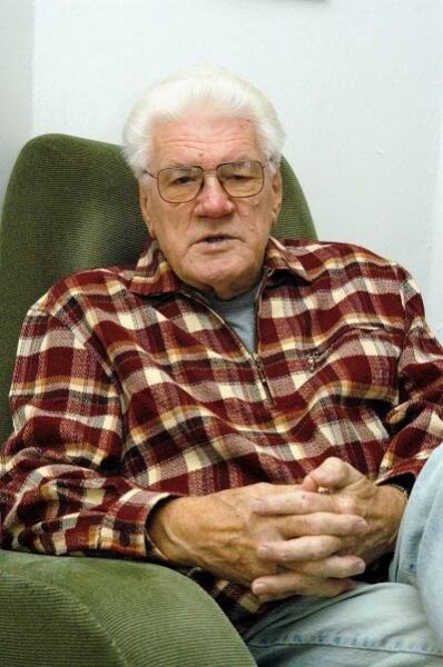 Jaroslav Moučka: *9.11.1923 – †26.12.2009, český divadelní, filmový a televizní herec