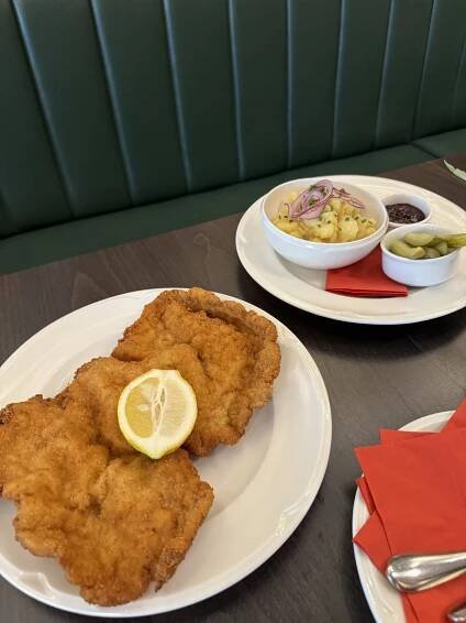 Pozvánka na speciality z rakouské gastronomie – do Kšeft Schnitzel & Bier v Alfa pasáži | www.coolbrnoblog.cz