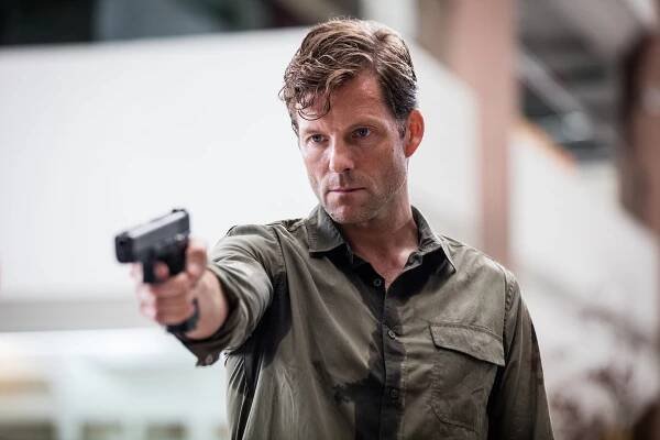 Protiúder - Epizoda 8 - Z filmu - Jamie Bamber