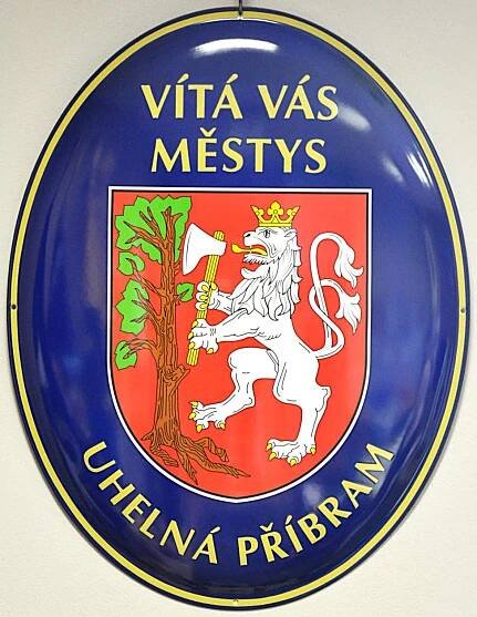 Uvítací smaltovaný ovál se znakem a názvem obce/města/městyse.