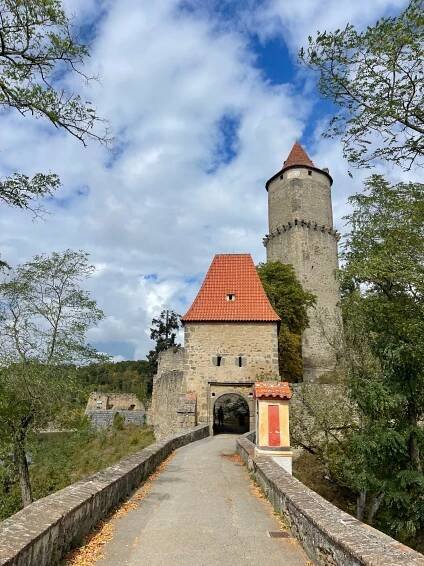 Druhé výjezdní školení na farmu Struhy a hrad Zvíkov: Úspěšné spojení vzdělávání, a odpočinku | Moje Kredenc