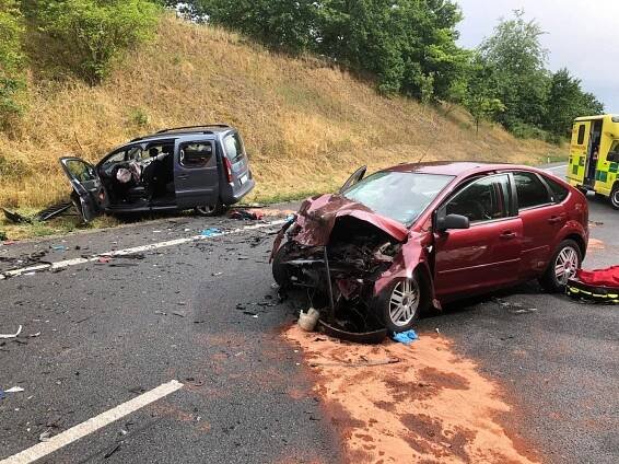Vážná nehoda zablokovala frekventovanou silnici u Bystřice na Benešovsku
