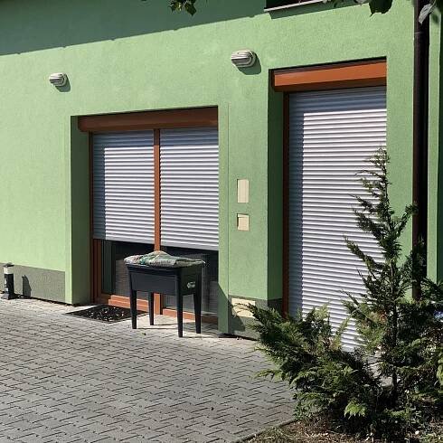Ukázky práce - žaluzie, rolety, sítě - Žaluzie Augusta