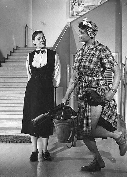 Vatsa sisään, rinta ulos! - Z filmu - Elsa Turakainen, Helge Herala