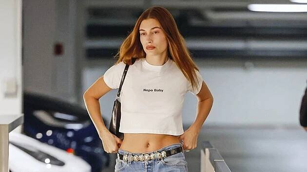 Hailey Bieberová je „Nepo Baby“ a nestydí se za to.
