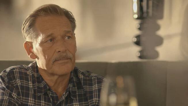 Black Lightning - Kniha rekonstrukce: 1. kapitola: Vedlejší škody - Z filmu - James Remar