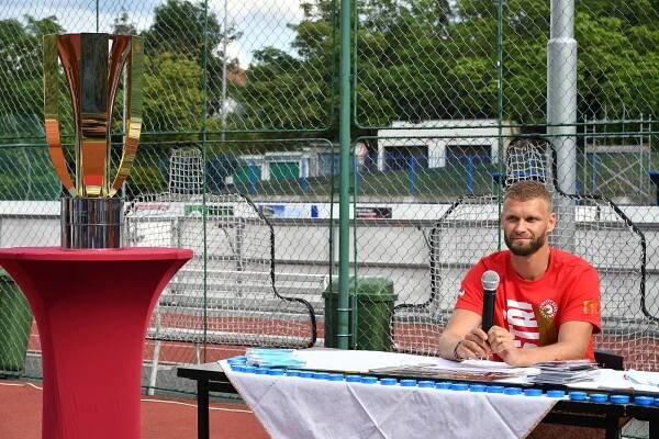 FOTO: Mistři Růžička a Musil ukázali Masarykův pohár Berouňanům