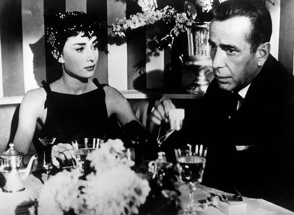 Přátelství Audrey Hepburnové a Givenchyho odstartoval omyl. Myslel si, že bude oblékat Katharine Hepburnovou