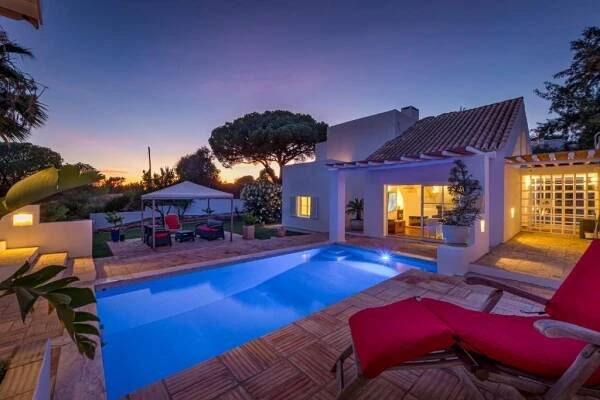 Bazén v ubytování Villa AL Fresco nebo v jeho okolí