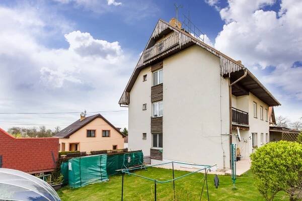 Prodej vícegeneračního domu, se 3 byty a zahradním ateliérem, v Ohrobci u Dolních Břežan - Dagmar Zachová