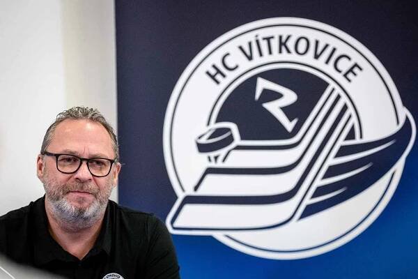 Tisková konference hokejového klubu HC Vítkovice Ridera na začátek sezóny 2024/2025, 11. září 2024, Ostrava. Hlavní trenér David Bruk.