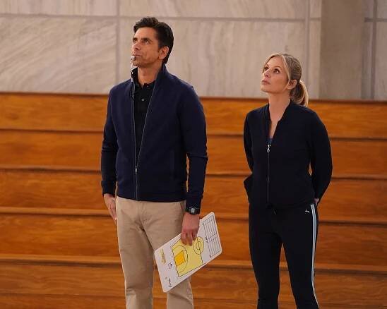 Big Shot: Hvězdný trenér - Série 1 - Pilot - Z filmu - John Stamos, Jessalyn Gilsig