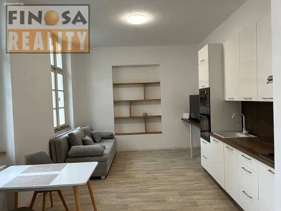 Pronájem bytu 1+kk 33 m², Nerudovo náměstí, Žatec