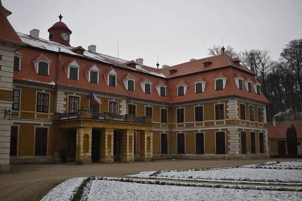 Na zámku v Rájci opraví střechy u křídel. Plánují zpřístupnění nových prostor