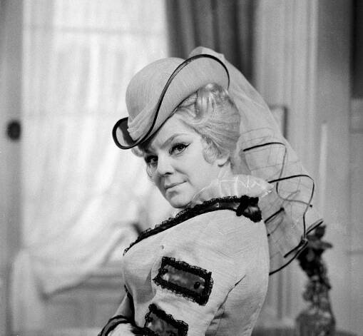 Sňatky z rozumu (1968) | Galerie - Ze seriálu | ČSFD.cz