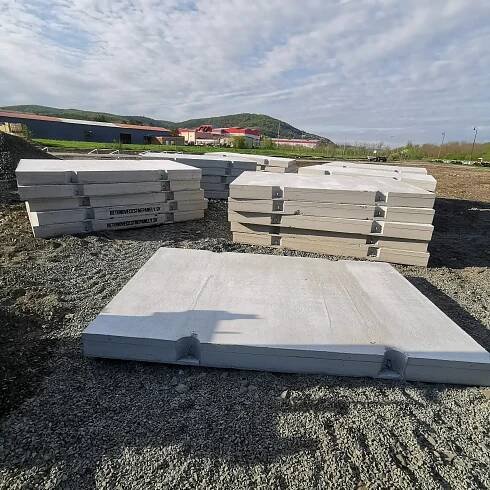 Betonový silniční panel