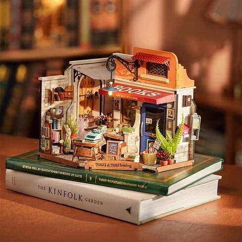 RoboTime Miniatura domečku Knihkupectví na rohu | RoboTime - Společenské hry - hračky