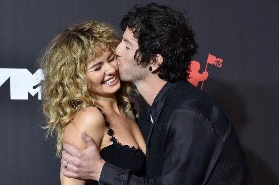 Josh Dun kisses Debby Ryan at the 2021 MTV Video Music Awards