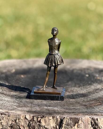 Bronzová socha Tanečnice baletka Degas – elegantní baletní figurína