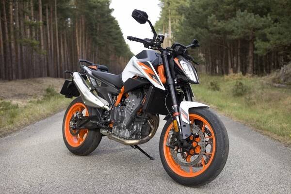 Fors Rental | Požičovňa motoriek KTM Duke 890R, BMW R1200R