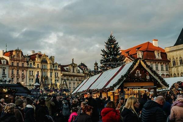 Slavnostní Vánoční Trhy Na Bratislavském Historickém Náměstí · Základová fotografie zdarma