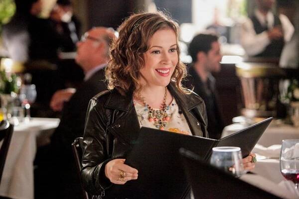 Mistresses - Surprise - Z filmu - Alyssa Milano