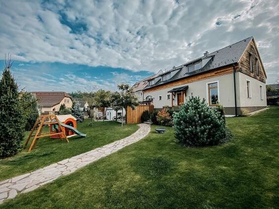 Prodej  rodinného domu 500 m², pozemek 1 200 m², Stříbřec, okres Jindřichův Hradec