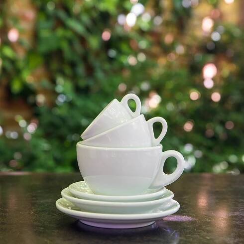 Italský silnostěnný porcelán, porcelánové italské šálky, šálky pro kavárny a gurmány