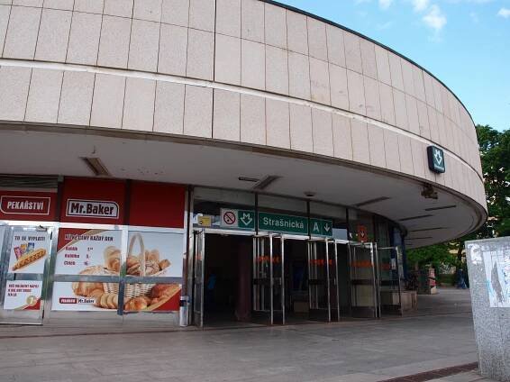 Soubor:Strašnická metro vstup.JPG – Wikipedie