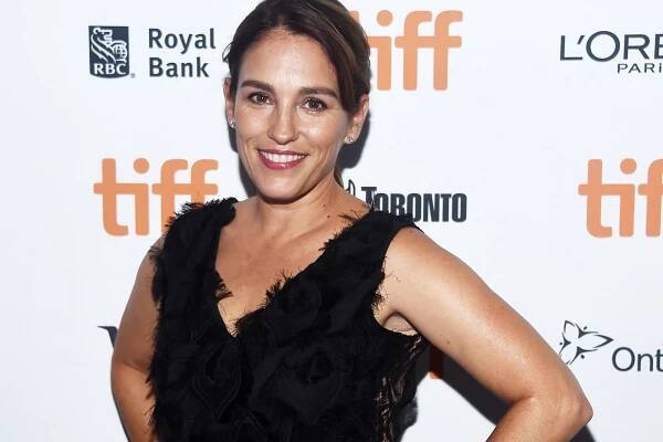 32-facts-about-amy-jo-johnson