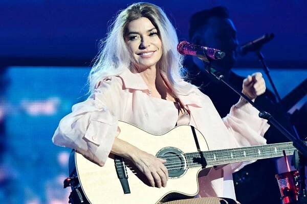 Shania Twain Talks 20-Lb Dresses, Wigs and Losing Her Virginity as She Kicks Off Latest Vegas Run (Exclusive)