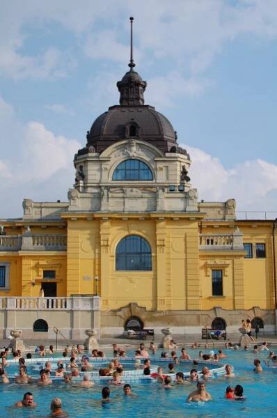 Soubor:Széchenyi Baths 2010 03.JPG