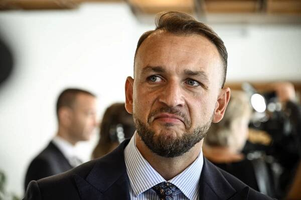 Šutaj Eštok vyšetrovateľa zo skupiny čurillovcov diskriminoval, konštatuje sudca. Pochybil už druhý raz