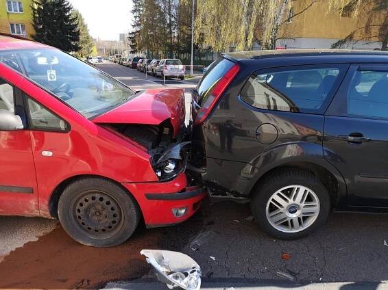 Řetězová dopravní nehoda se zajímavou zápletkou | Krimi Plzeň