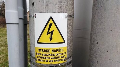 V Řetové zasáhlo dva pracovníky ČEZu 35 tisíc voltů. Jednoho museli resuscitovat