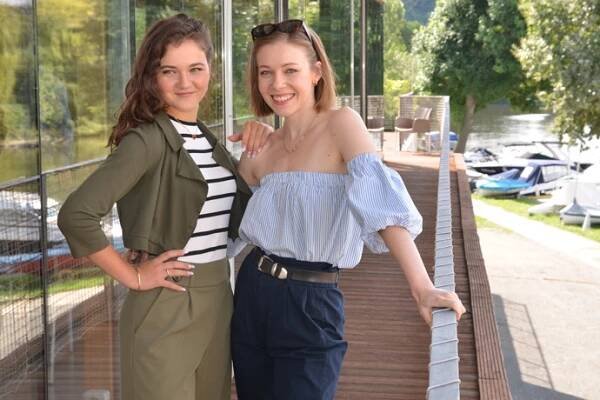 FOTO: Agáta Kryštůfková a Veronika Divišová na tiskové konferenci TV Nova v restauraci Podolka. – stránka 5