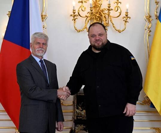 Perný program Pavla po stěhování na Hrad s Mickou: Čekají ho velvyslanci, Vítkov, generálové i metály