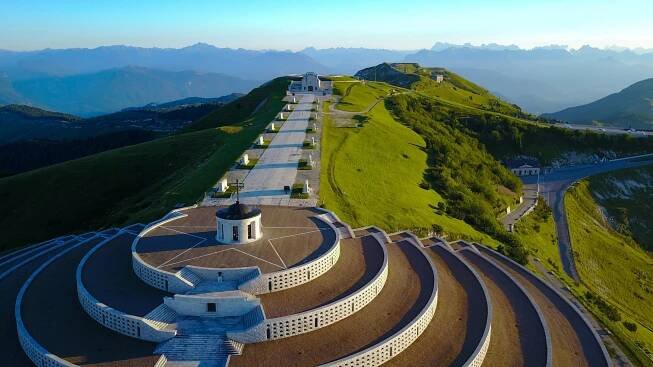 Památník Monte Grappa – symbol hrdinství a obětí války - CK Italieonline