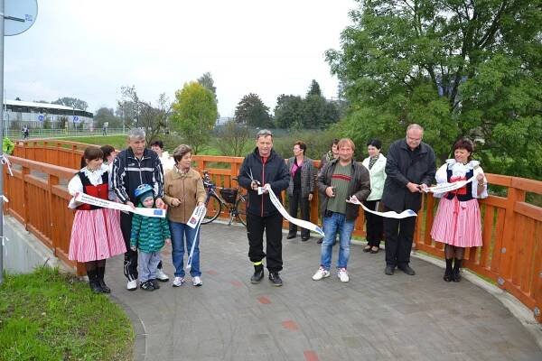 Slavnostní otevření cyklostezky 4.10.2014 - Oficiální stránka obce Nivnice