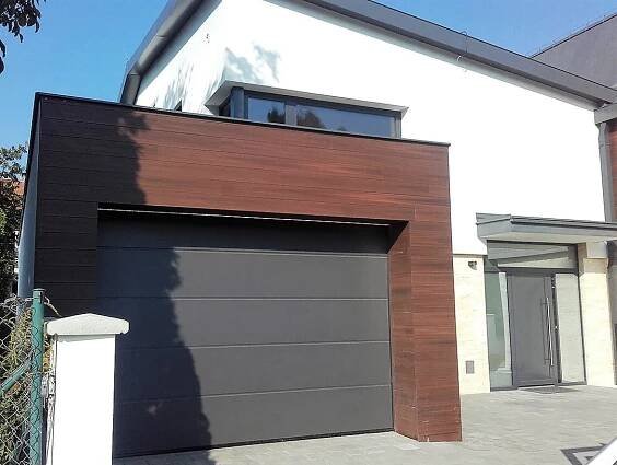 Hladký panel bez prolisu, barva antracitová metalická