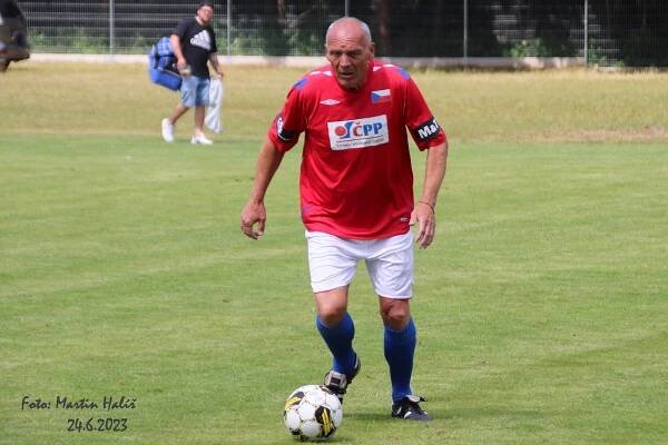 OBRAZEM: Suchdolský fotbal slavil 100 let. Přijeli reprezentanti i hokejisté