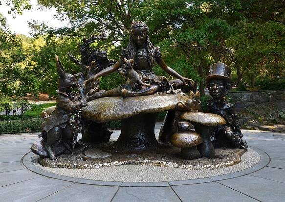 Alice in Wonderland sculpture - Wikipedia