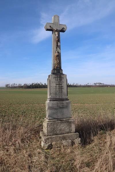 Soubor:Overview of wayside cross of Kratochvíl family near Blatnice, Třebíč District.jpg – Wikipedie