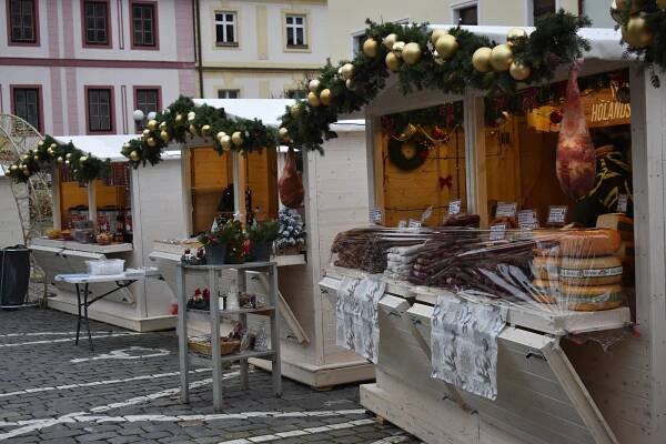 Kluziště, kolotoč, světla a vůně punče. Jak se vám líbí letošní advent v Písku?