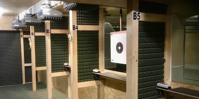 20–120 minut na střelnici: puška, revolver i samopal, vč. dozoru zkušeného instruktora